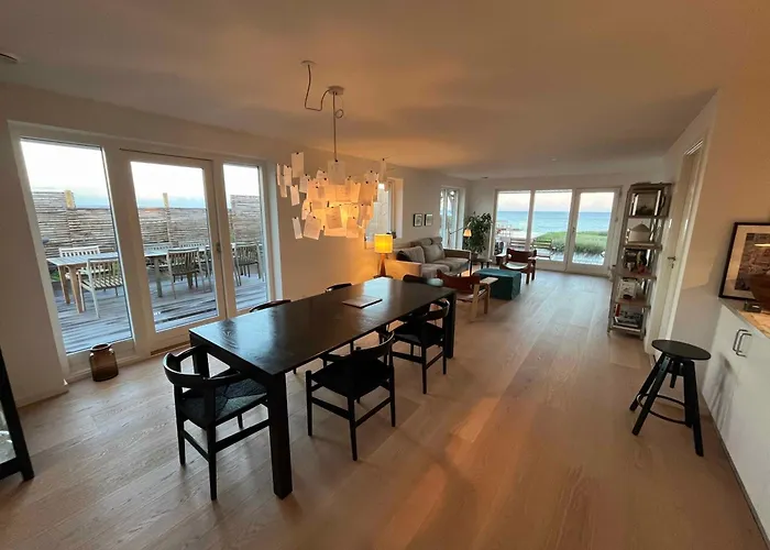 Magnificent Seaside With Stunning Views Dom wakacyjny